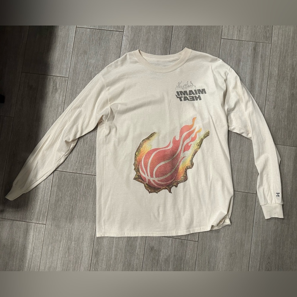 Court Culture Miami Heat Tyler Herro Meteor Beige Tee Long Sleeve Size L Large